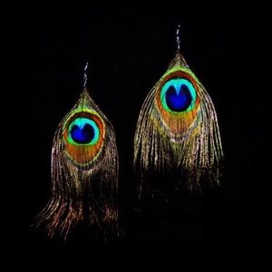 Peacock feather Earrings 🎁 BUNDLE EARRINGS - 3/$55 OR 5/$70 🎁